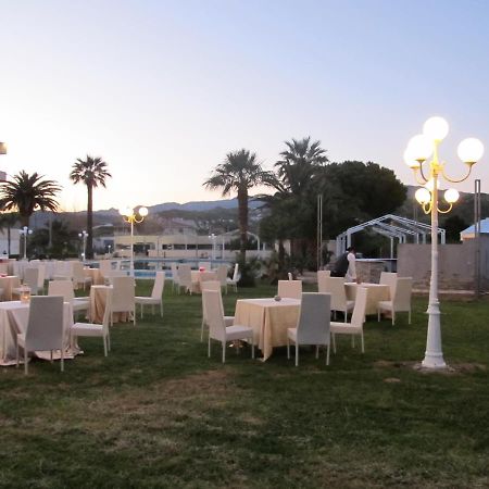 Club Hotel Kennedy Roccella Ionica Bagian luar foto