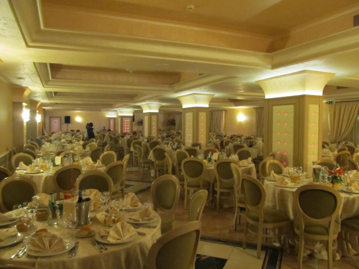 Club Hotel Kennedy Roccella Ionica Bagian luar foto