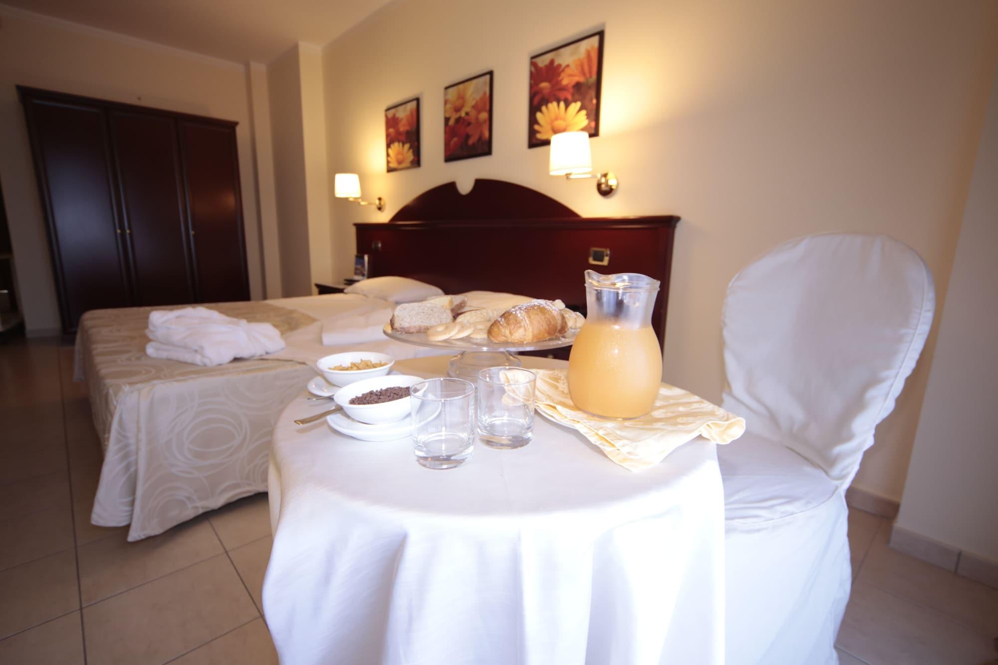 Club Hotel Kennedy Roccella Ionica Bagian luar foto