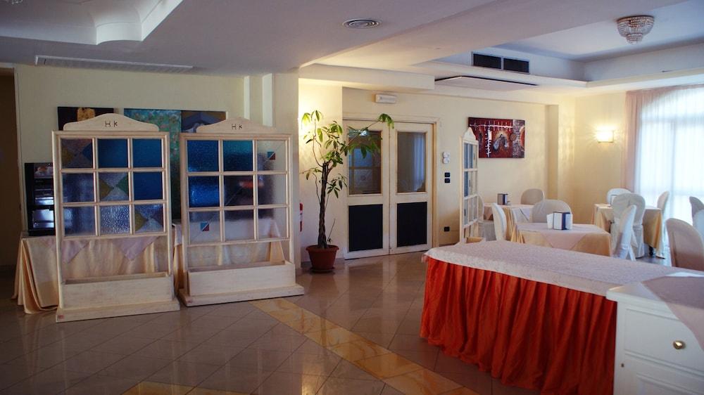 Club Hotel Kennedy Roccella Ionica Bagian luar foto