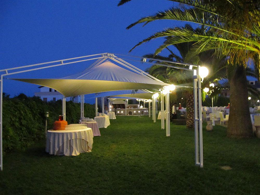 Club Hotel Kennedy Roccella Ionica Bagian luar foto