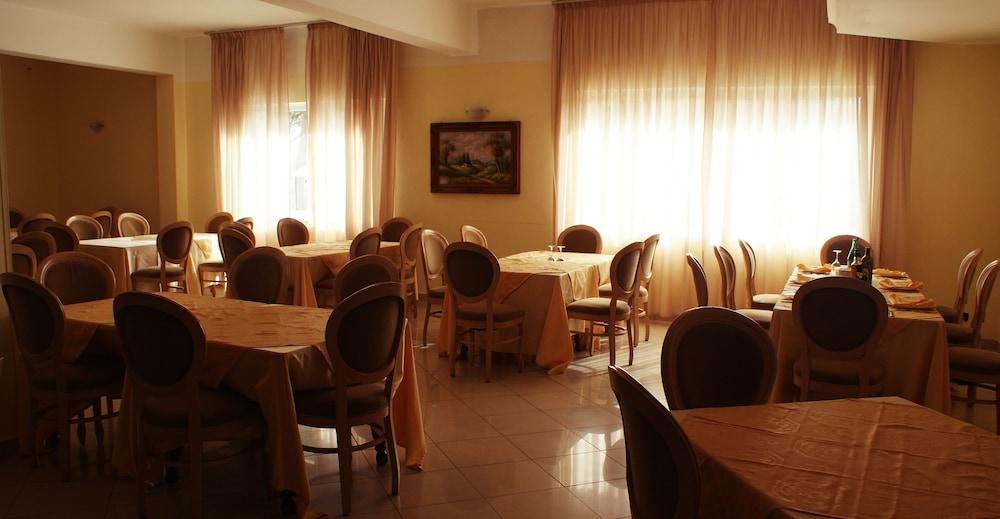 Club Hotel Kennedy Roccella Ionica Bagian luar foto