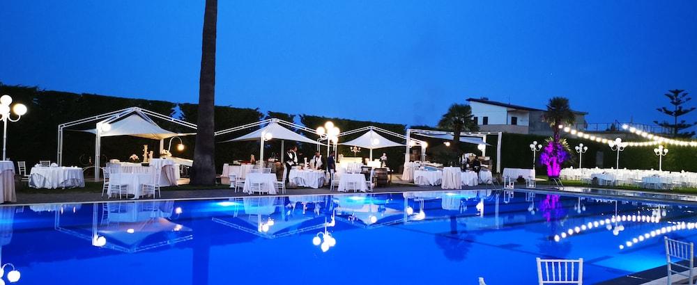 Club Hotel Kennedy Roccella Ionica Bagian luar foto