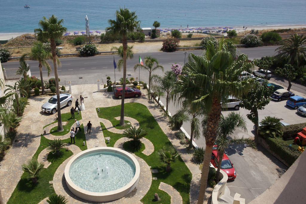 Club Hotel Kennedy Roccella Ionica Bagian luar foto
