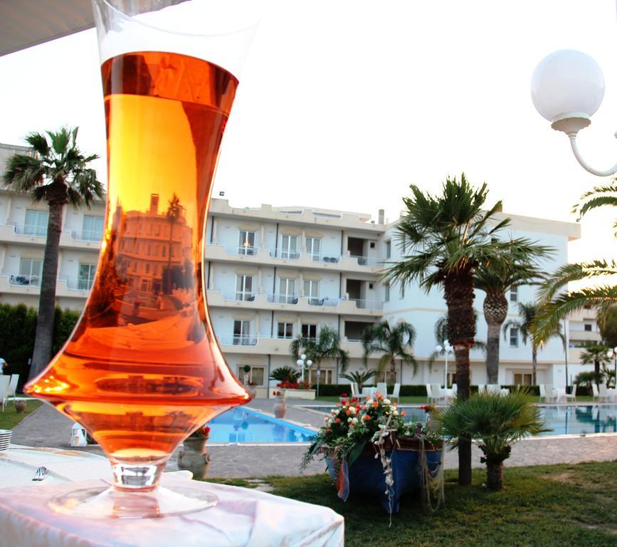 Club Hotel Kennedy Roccella Ionica Bagian luar foto
