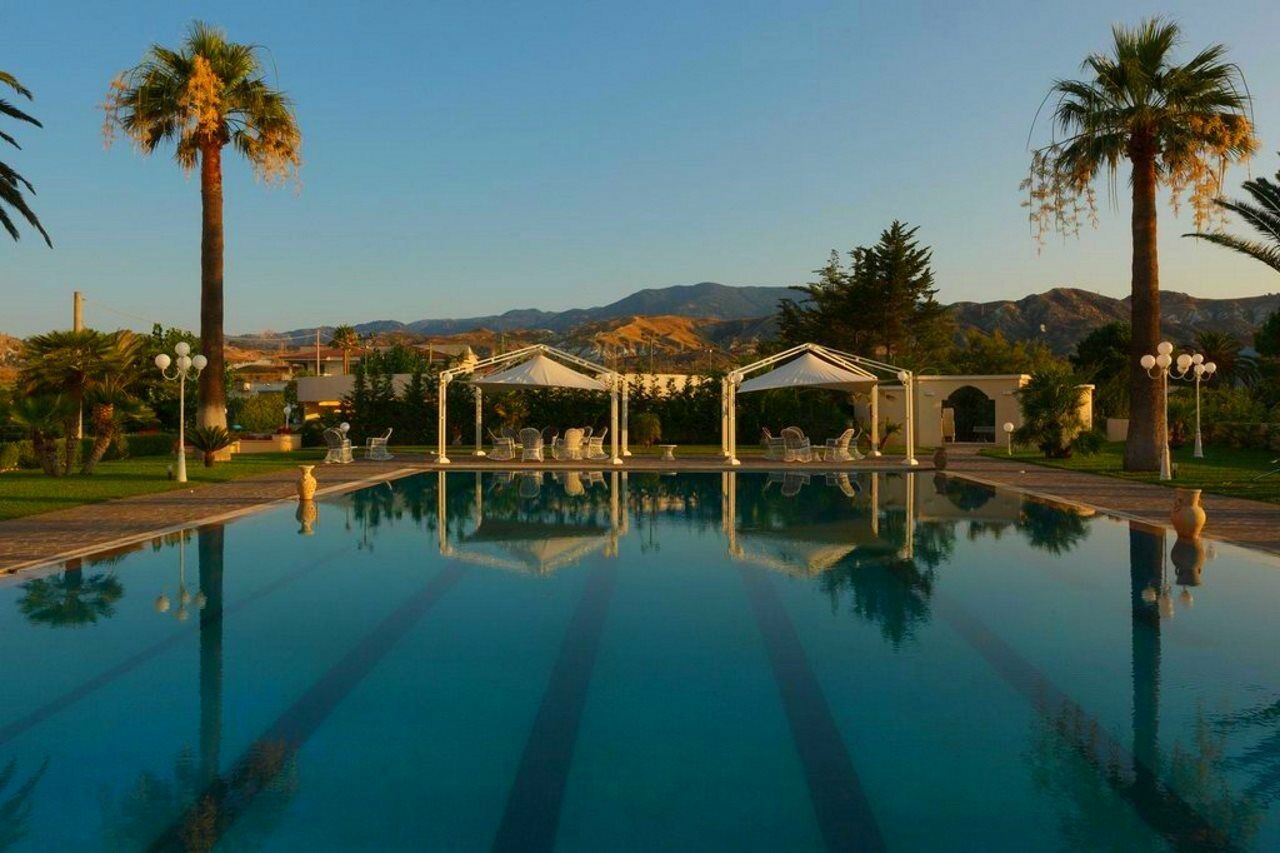 Club Hotel Kennedy Roccella Ionica Bagian luar foto
