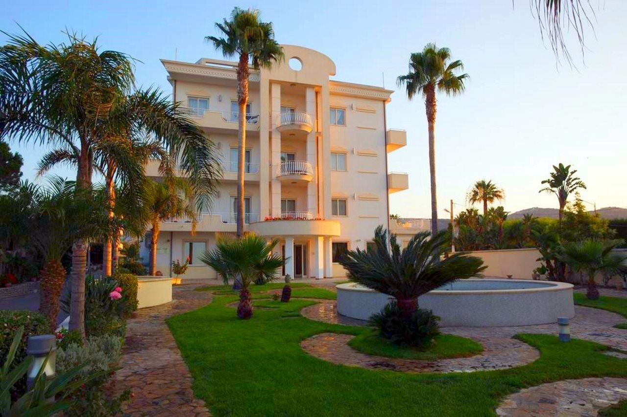 Club Hotel Kennedy Roccella Ionica Bagian luar foto
