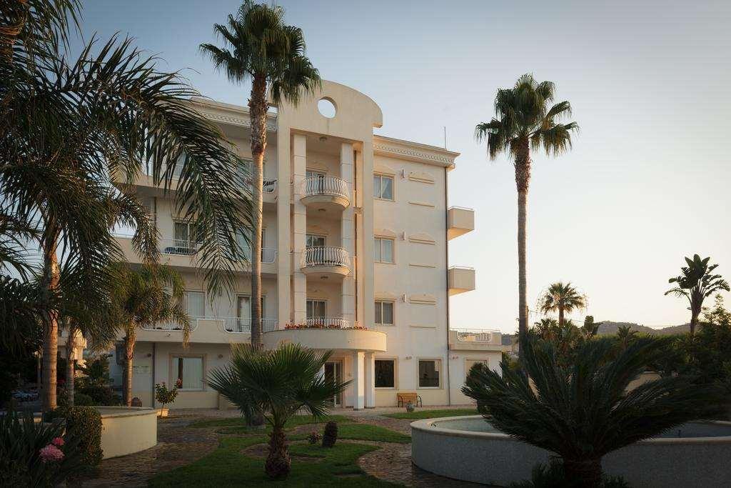 Club Hotel Kennedy Roccella Ionica Bagian luar foto