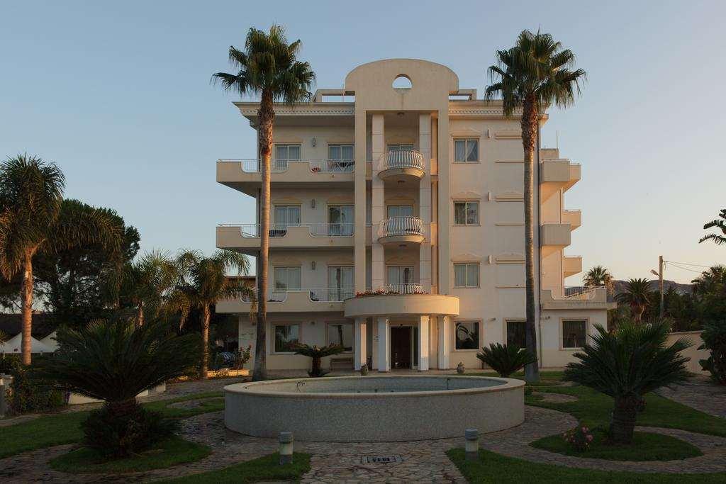 Club Hotel Kennedy Roccella Ionica Bagian luar foto